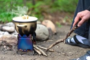 10 idées de recettes camping faciles et gourmandes sans four